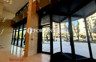 Двустаен апартамент с балкон в Оборище, София, с паркинг