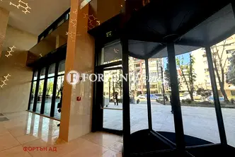 Двустаен апартамент с балкон в Оборище, София, с паркинг