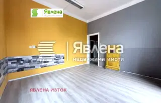 Тристаен апартамент с високи тавани в Оборище, София