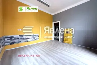 Тристаен апартамент с високи тавани в Оборище, София