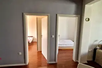 Тристаен апартамент с тераса в Оборище, София