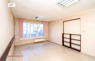 Тристаен апартамент с тераса в Оборище, София