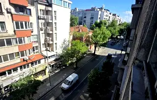 Тристаен апартамент с две тераси в Оборище, София