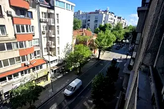 Тристаен апартамент с две тераси в Оборище, София
