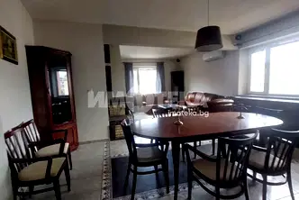 Двустаен апартамент с камина в Оборище, София
