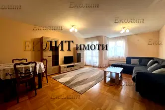 Просторен 3-стаен апартамент с две тераси в Оборище, София