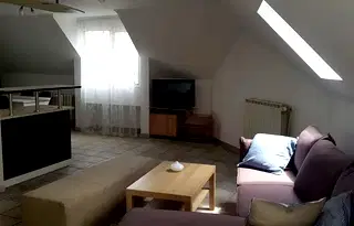 Тристаен апартамент с две тераси в Оборище, София