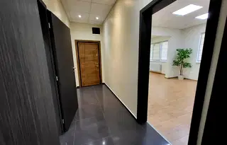 Тристаен апартамент с югоизточно изложение в Оборище, София