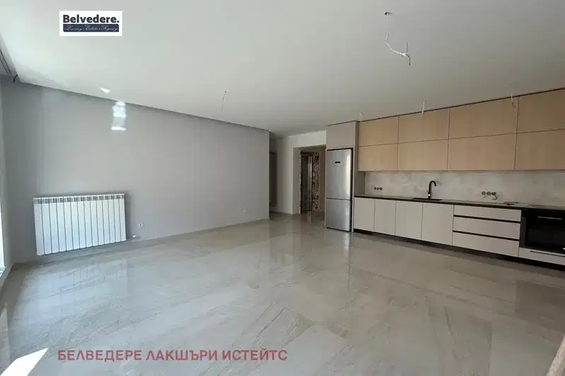 Четиристаен апартамент с директен асансьор в Оборище, София