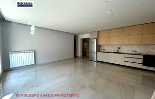 Четиристаен апартамент с директен асансьор в Оборище, София