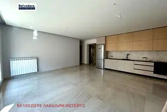 Четиристаен апартамент с директен асансьор в Оборище, София