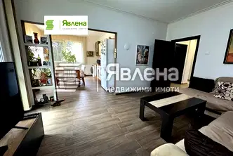 3-стаен апартамент с двор в Орландовци, София