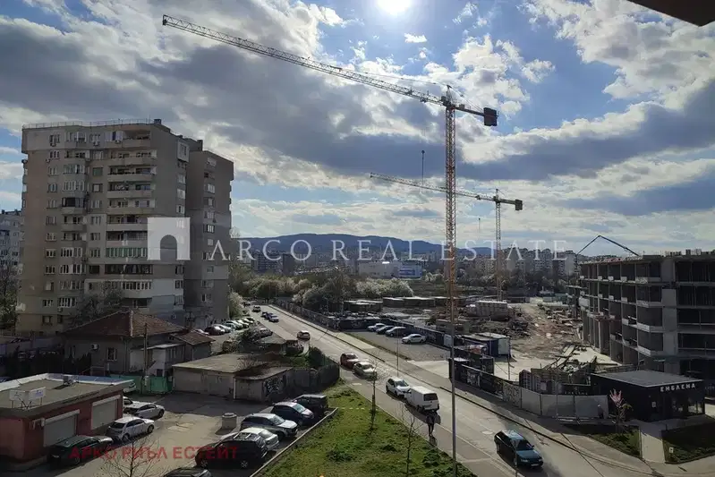 Тристаен апартамент с тераса в Овча купел 1, София