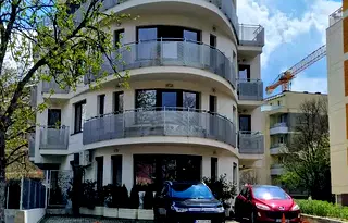 Двустаен апартамент с двор в Овча купел, София