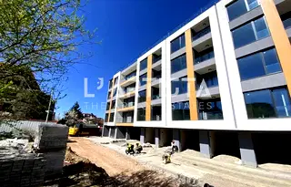 Тристаен апартамент в Овча купел с тераса и асансьор