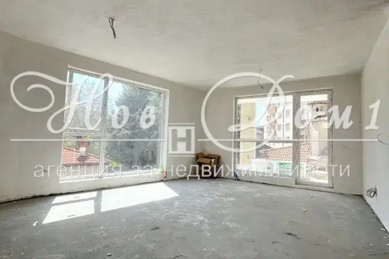 Тристаен апартамент с тераса в Овча купел, София