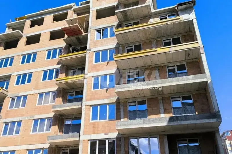 Тристаен апартамент в Овча купел с южна тераса