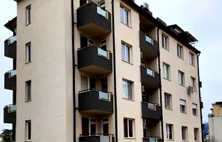 Тристаен апартамент с две бани и тераса в Овча купел