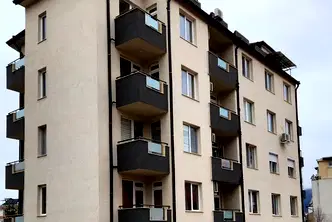 Тристаен апартамент с две бани и тераса в Овча купел