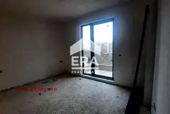 Тристаен апартамент с две тераси в Подуяне, София