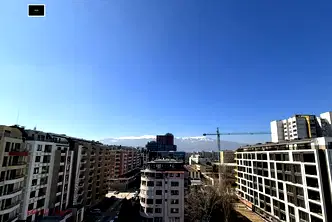 Тристаен апартамент с голяма тераса в Полигона, София