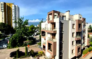 Тристаен апартамент с две тераси в Полигона, София