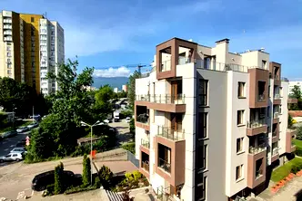 Тристаен апартамент с две тераси в Полигона, София