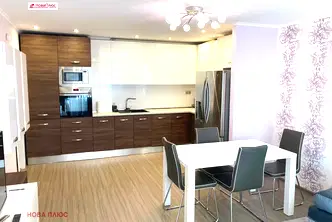 Тристаен апартамент с 2 паркоместа в Полигона, София