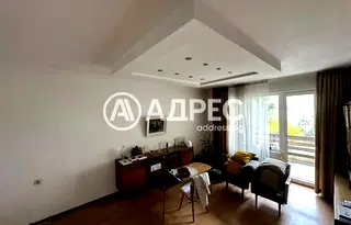 Тристаен апартамент с голяма тераса в Редута, София