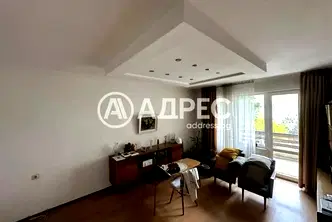 Тристаен апартамент с голяма тераса в Редута, София