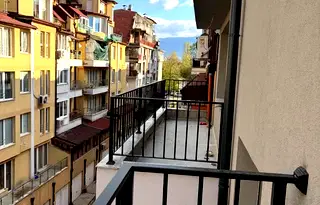 Тристаен апартамент с тераса в Редута, София