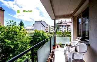 Тристаен апартамент с двор и паркинг в Редута, София