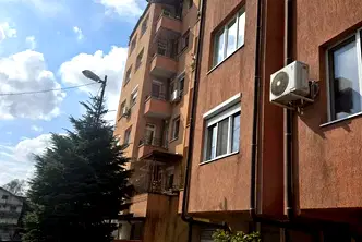 Тристаен апартамент в София, Редута с тераса и гледка