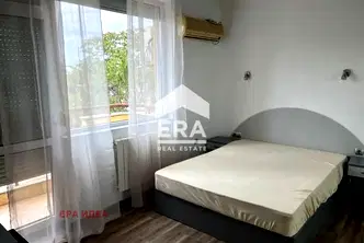 Тристаен апартамент с тераса в кв. Редута, София