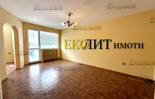 Просторен 2-стаен апартамент в Редута с тераса