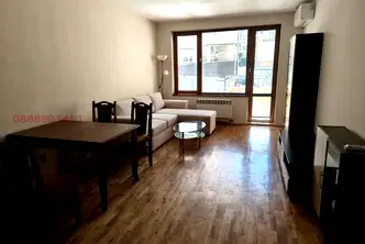 Двустаен апартамент с две тераси в Редута, София