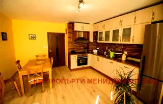 Тристаен апартамент с балкон в кв. Редута, София
