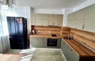 Тристаен апартамент на първи етаж в Редута, София с тераса