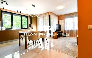 Тристаен апартамент с три тераси в Редута, София