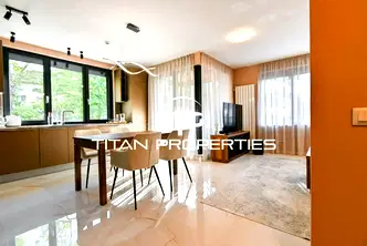 Тристаен апартамент с три тераси в Редута, София