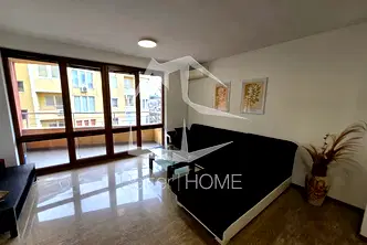 Тристаен апартамент с две тераси в Редута, София