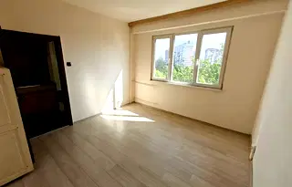 Двустаен апартамент в Сердика с мазе и удобна локация