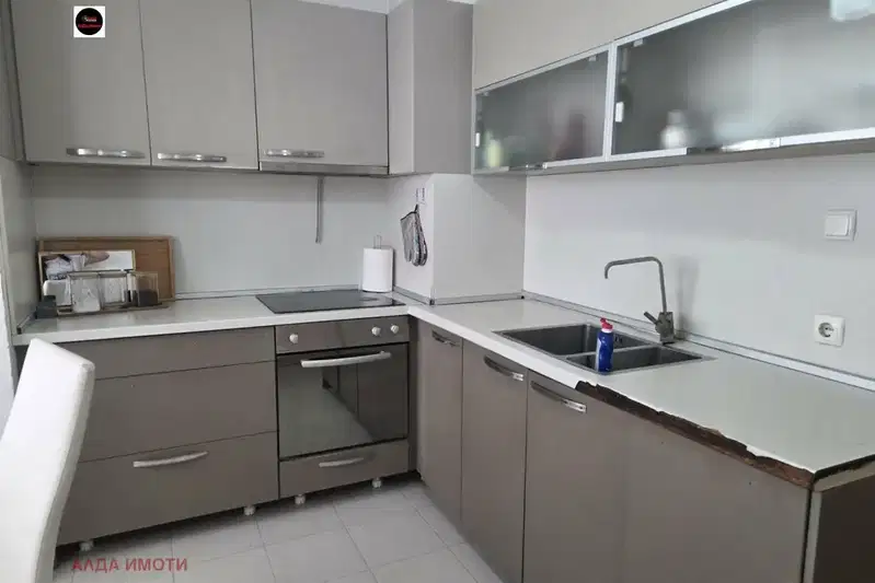 3-bedroom apartment in Sofiya, Serdika