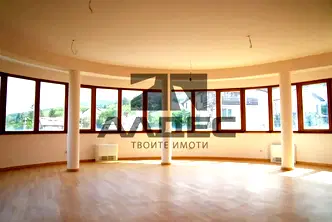 Тристаен апартамент с панорамна тераса в Симеоново, София