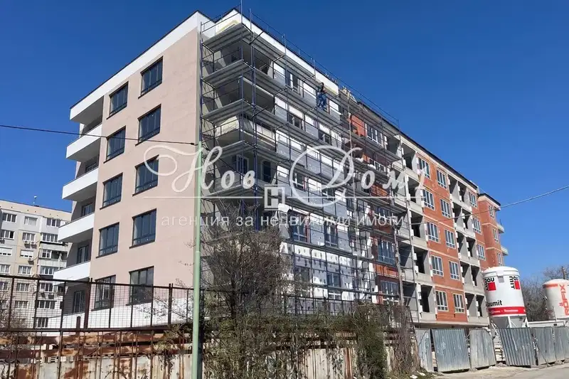 Тристаен апартамент с тераса в Слатина, София