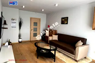 3-стаен апартамент с балкон в Славия, София