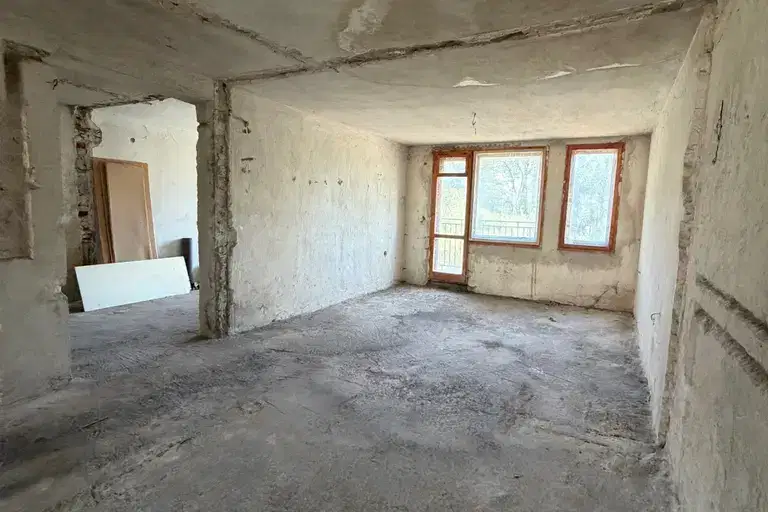 Тристаен апартамент с две тераси в Стрелбище, София