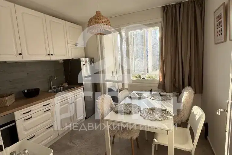3-bedroom apartment in Sofiya, Strelbishte