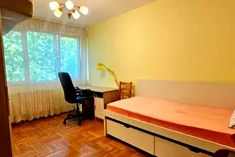 Тристаен апартамент с южно изложение в Стрелбище, София