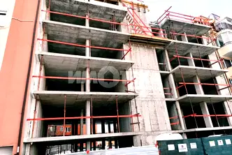 Тристаен апартамент с паркомясто в Студентски град, София